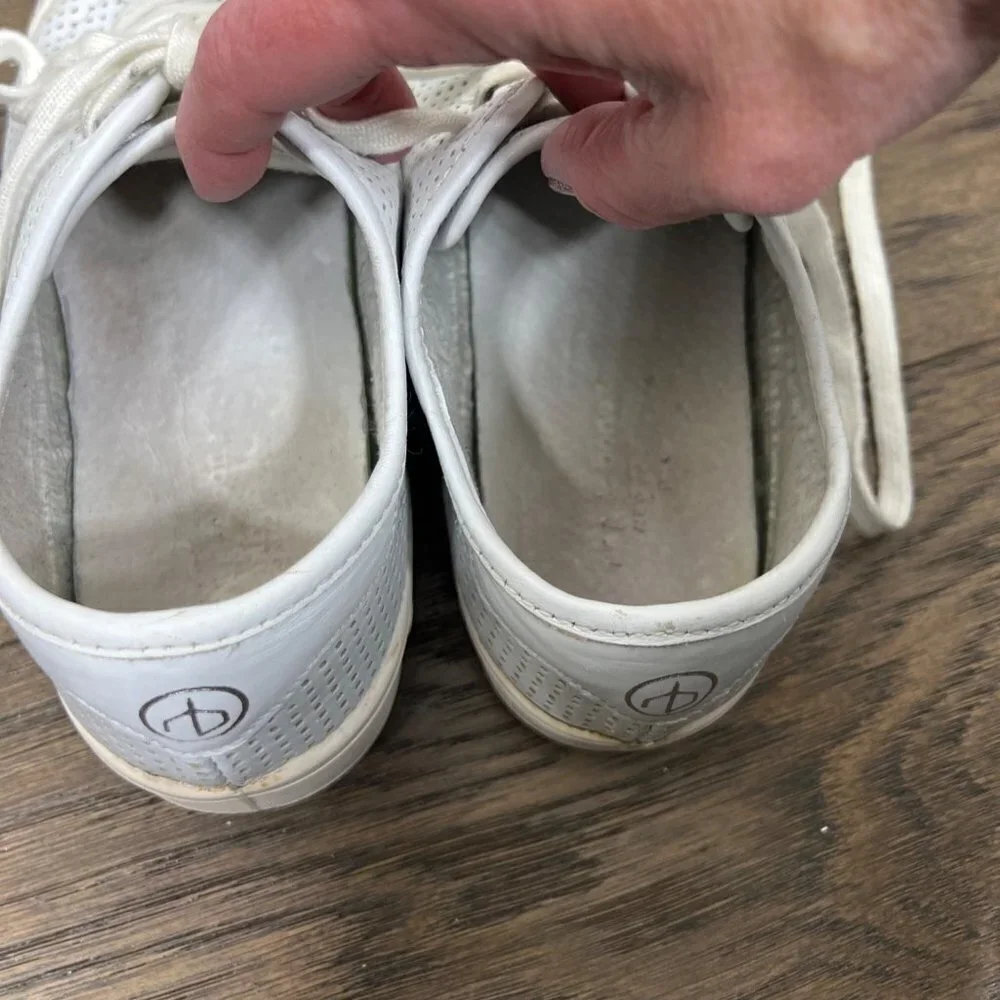 RAG & BONE Standard Issue Lace Up Perforated Leather Sneaker White Sz 39.5 EUC